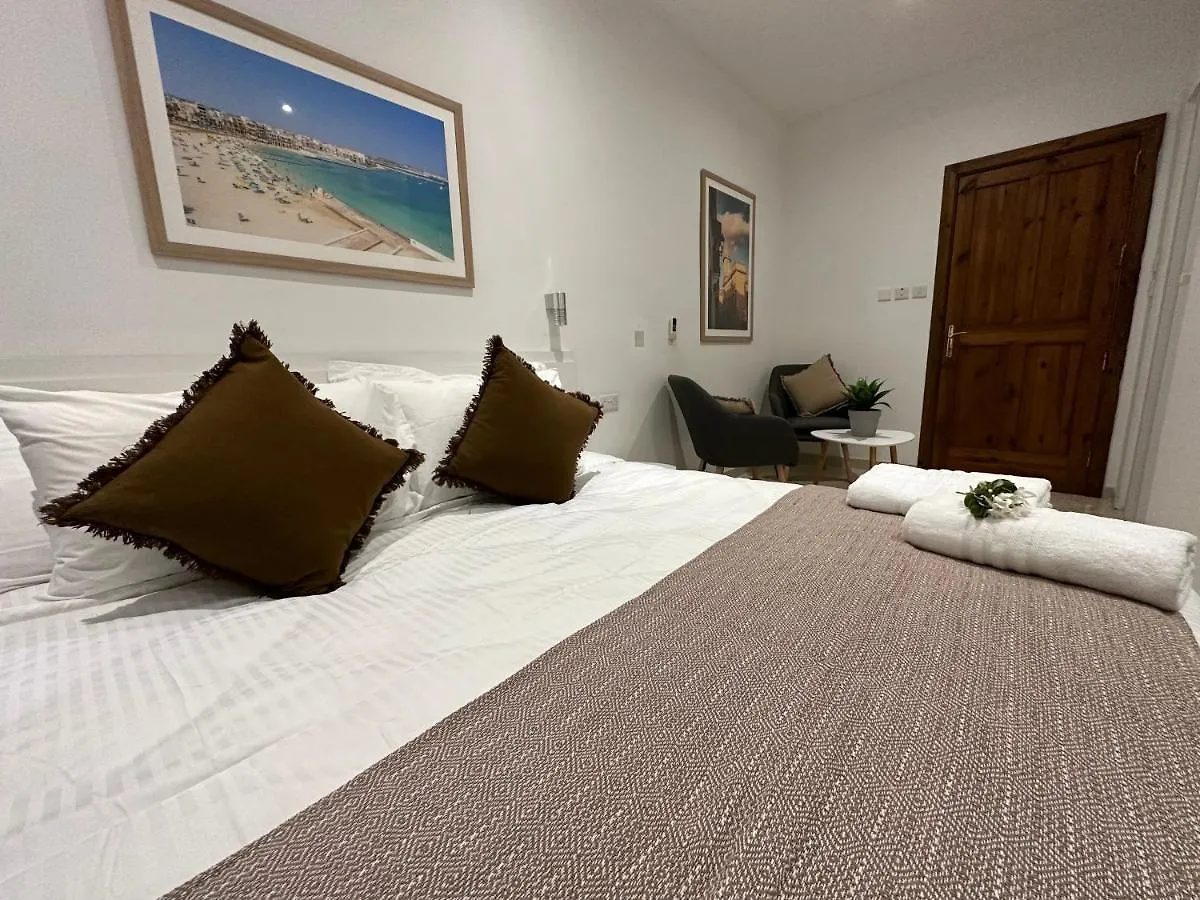 The Beach House Birżebbuġa 0*,